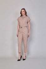 Cargar imagen en el visor de la galería, Conjunto casual color beige con camisa manga corta