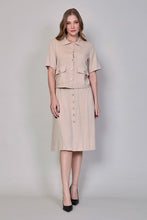 Cargar imagen en el visor de la galería, Conjunto de camisa casual con falda color beige