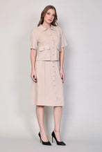 Cargar imagen en el visor de la galería, Conjunto de camisa casual con falda color beige