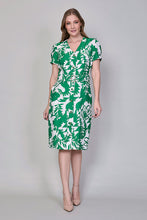 Cargar imagen en el visor de la galería, Vestido verde floral manga corta cuello V con cinturón