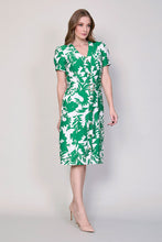 Cargar imagen en el visor de la galería, Vestido verde floral manga corta cuello V con cinturón
