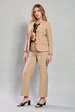 Cargar imagen en el visor de la galería, Conjunto elegante de saco con pantalón color beige y blusa