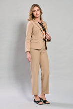 Cargar imagen en el visor de la galería, Conjunto elegante de saco con pantalón color beige y blusa