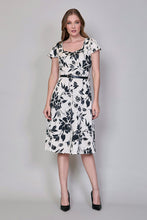 Cargar imagen en el visor de la galería, Vestido cuello cuadrado con estampado floral color blanco