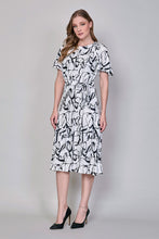 Cargar imagen en el visor de la galería, Vestido casual color blanco estampado geométrico