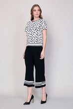 Cargar imagen en el visor de la galería, Conjunto de blusa estampada a lunares con pantalón corto