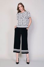 Cargar imagen en el visor de la galería, Conjunto de blusa estampada a lunares con pantalón corto