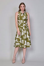 Cargar imagen en el visor de la galería, Vestido camisero sin mangas color verde con estampado