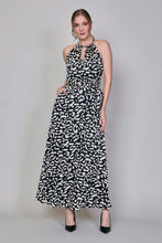 Cargar imagen en el visor de la galería, Maxivestido tipo halter estampado color negro con cinturón