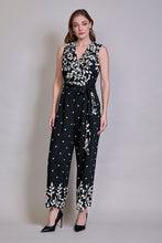 Cargar imagen en el visor de la galería, Jumpsuit negro sin manga estampado floral con lunares