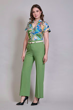 Cargar imagen en el visor de la galería, Conjunto de blusa estampada con pantalón color verde