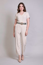 Cargar imagen en el visor de la galería, Jumpsuit casual cuello v color beige con cinturón