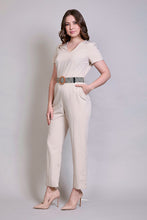 Cargar imagen en el visor de la galería, Jumpsuit casual cuello v color beige con cinturón