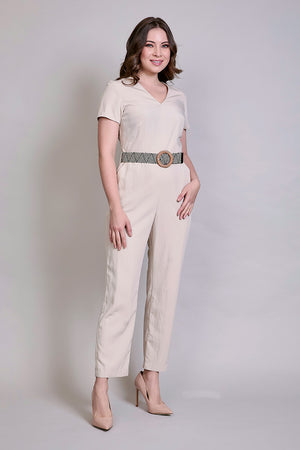 Jumpsuit casual cuello v color beige con cinturón
