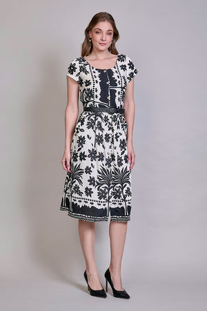 Vestido casual cuello redondo color blanco con estampado