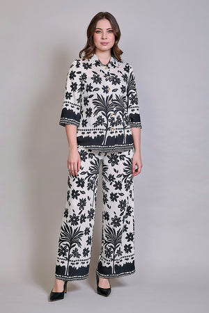 Conjunto estampado de camisa y pantalón bota amplia