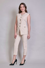 Cargar imagen en el visor de la galería, Conjunto beige de chaleco con botones y pantalón corto