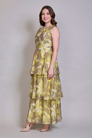 Maxi vestido casual sin mangas con olanes color café