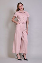 Cargar imagen en el visor de la galería, Jumpsuit casual color rosa tipo camisero con cinturón
