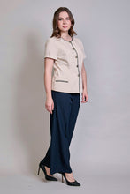 Cargar imagen en el visor de la galería, Conjunto beige de blusa manga corta con pantalón azul