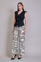 Cargar imagen en el visor de la galería, Conjunto de chaleco negro con pantalón estampado