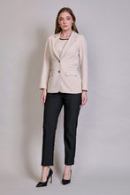 Cargar imagen en el visor de la galería, Conjunto elegante de saco color beige con pantalón negro