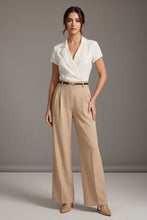 Cargar imagen en el visor de la galería, Jumpsuit elegante manga corta color beige con blanco