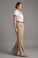 Cargar imagen en el visor de la galería, Jumpsuit elegante manga corta color beige con blanco
