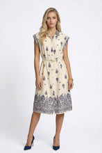 Cargar imagen en el visor de la galería, Vestido camisero casual color beige con estampado azul