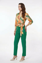 Cargar imagen en el visor de la galería, Conjunto de blusa color naranja con pantalón verde