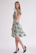 Cargar imagen en el visor de la galería, Vestido casual manga corta color verde con estampado