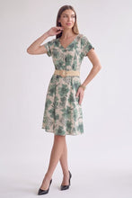 Cargar imagen en el visor de la galería, Vestido casual manga corta color verde con estampado