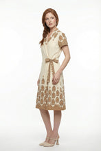 Cargar imagen en el visor de la galería, Vestido casual color beige estampado manga corta