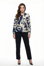 Cargar imagen en el visor de la galería, Conjunto de saco beige estampado, blusa y pantalón azul