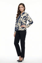 Cargar imagen en el visor de la galería, Conjunto de saco beige estampado, blusa y pantalón azul