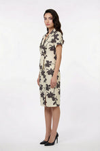 Cargar imagen en el visor de la galería, Vestido casual color beige con estampado floral negro