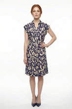 Cargar imagen en el visor de la galería, Vestido casual con botones color azul con estampado