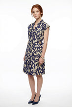 Cargar imagen en el visor de la galería, Vestido casual con botones color azul con estampado