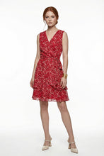 Cargar imagen en el visor de la galería, Vestido casual sin manga cuello V color rojo con estampado