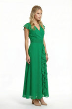 Cargar imagen en el visor de la galería, Maxi vestido elegante color verde con olanes cuello V