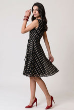 Cargar imagen en el visor de la galería, Vestido casual cuello redondo color negro con lunares