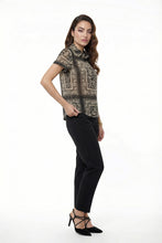 Cargar imagen en el visor de la galería, Conjunto de blusa estampada con pantalón color negro