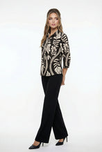 Cargar imagen en el visor de la galería, Conjunto de camisa estampada color negro con pantalón