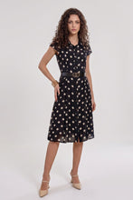 Cargar imagen en el visor de la galería, Vestido negro con lunares tipo camisero con cinturón