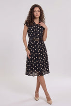Cargar imagen en el visor de la galería, Vestido negro con lunares tipo camisero con cinturón