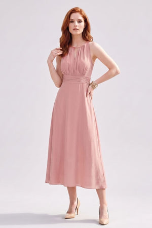 Vestido elegante tipo halter color rosa