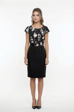 Cargar imagen en el visor de la galería, Vestido corto elegante color negro con estampado superior
