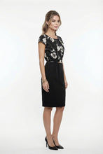 Cargar imagen en el visor de la galería, Vestido corto elegante color negro con estampado superior