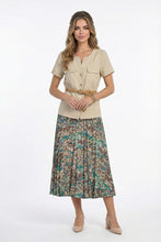 Cargar imagen en el visor de la galería, Conjunto de blusa beige con botones con falda estampada