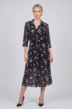Cargar imagen en el visor de la galería, Vestido camisero negro con estampado floral manga 3/4